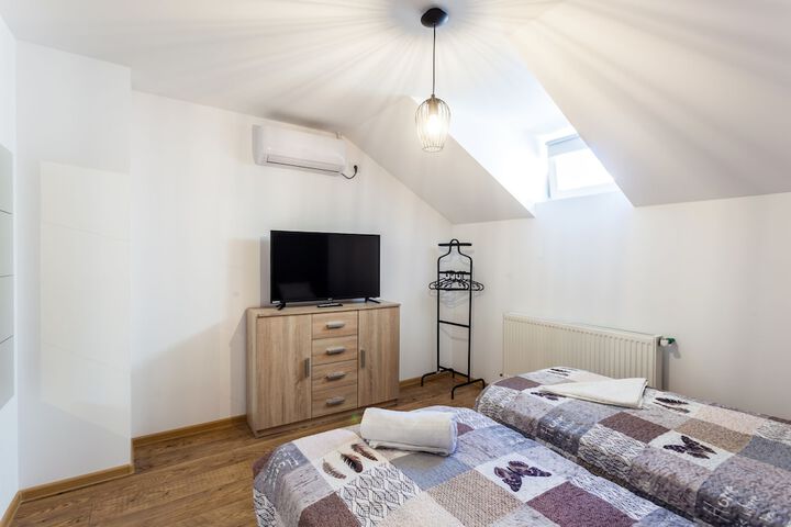 Room 4 of 24