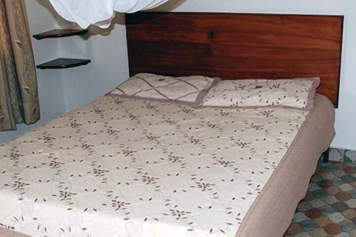 Room 4 of 27