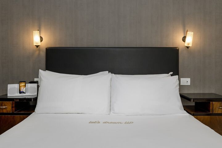 Room 22 of 65