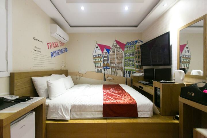 Room 9 of 42