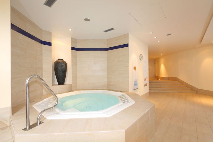Pools & Facilities