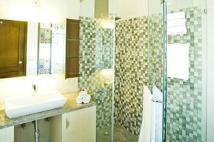 Room 2 of 9