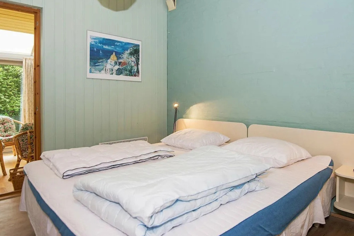 Room 4 of 18