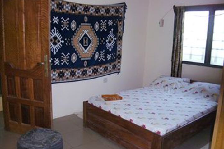 Room 10 of 12