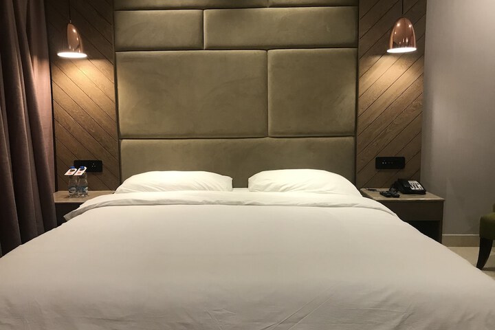 Room 3 of 33