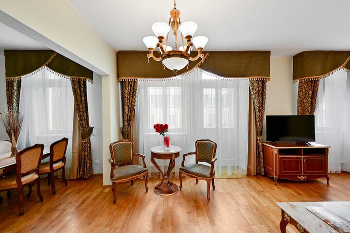 Room 6 of 49