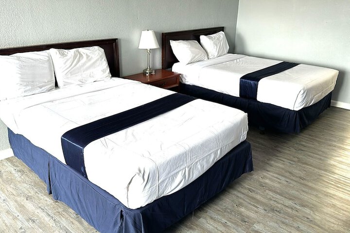 2 Queen Beds (4 of 8)