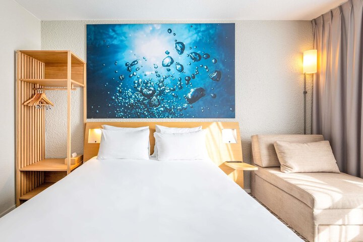 Room 15 of 125