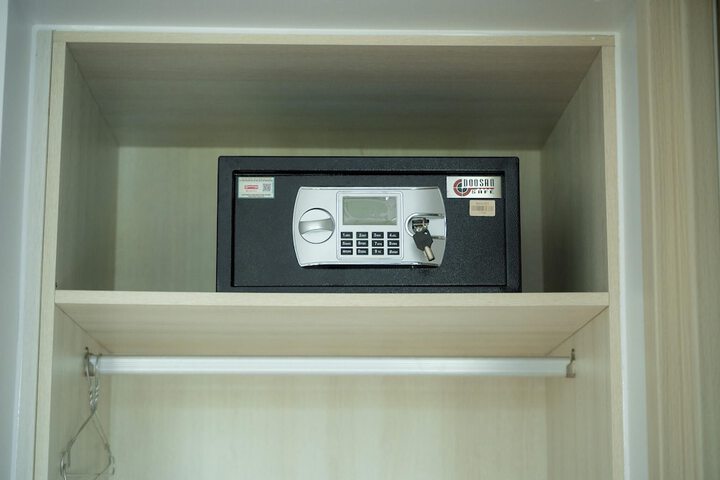 Room 11 of 14