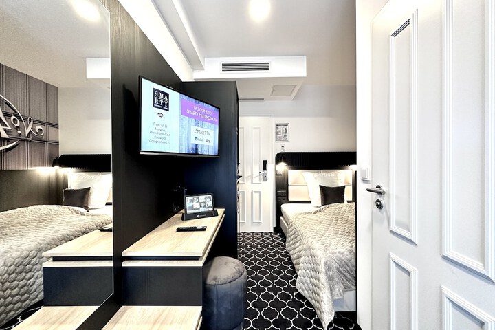 Room 72 of 194