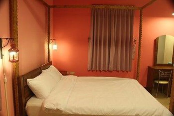 Room 17 of 33