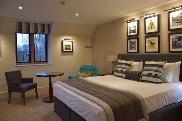 Room 3 of 160