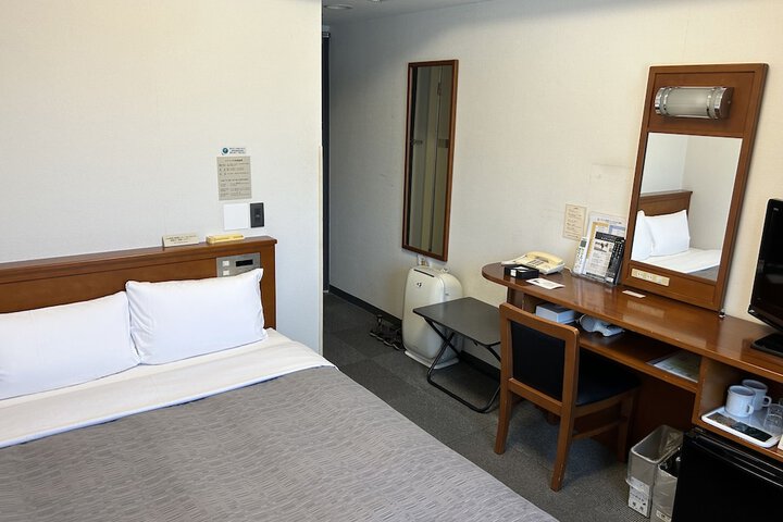 Room 6 of 27