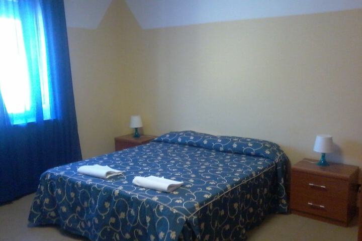 Room 8 of 9