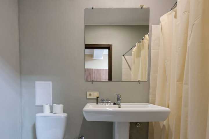 Room 10 of 16