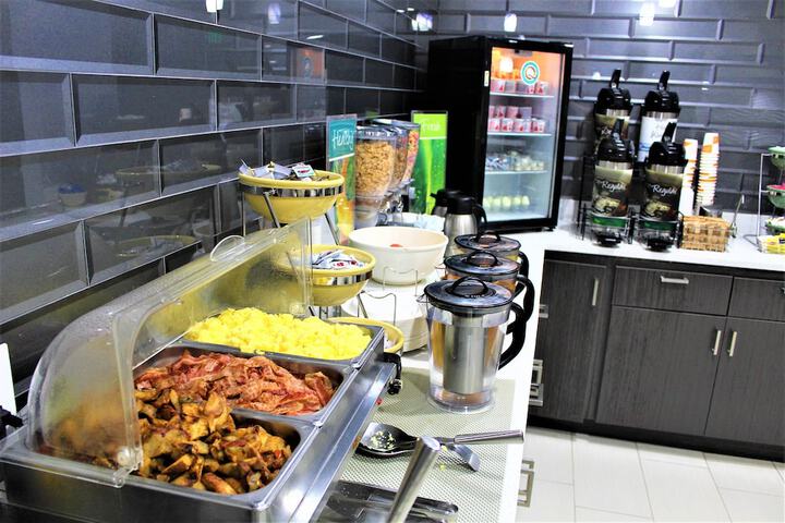 Breakfast/Coffee Service 40 of 44