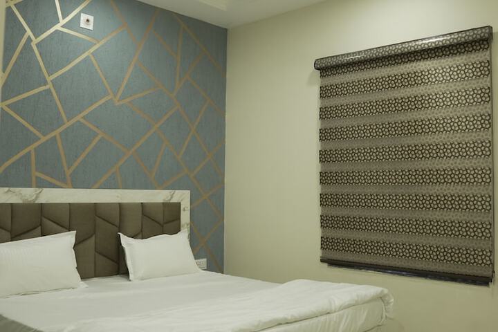 Room 5 of 15