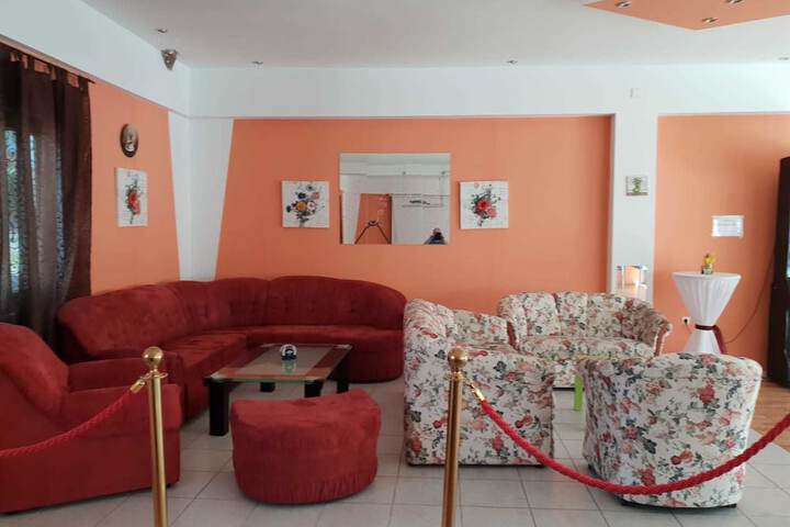 Room 9 of 65