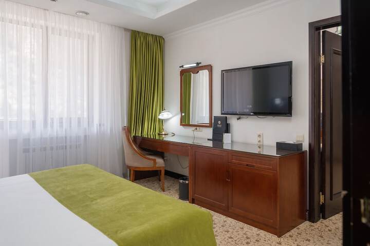 Room 42 of 90