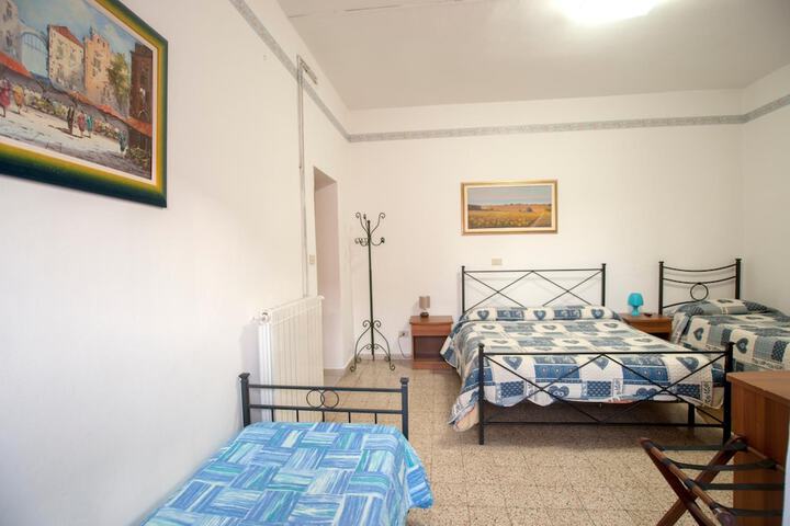 Room 9 of 48