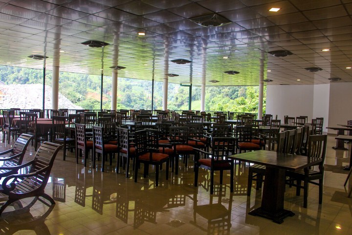 Dining 11 of 18