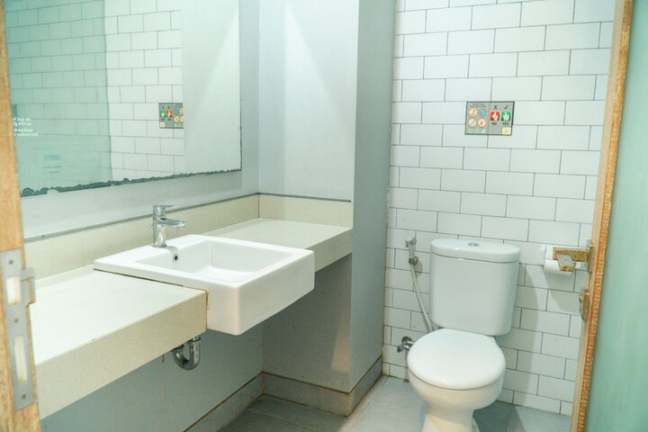 Room 102 of 152