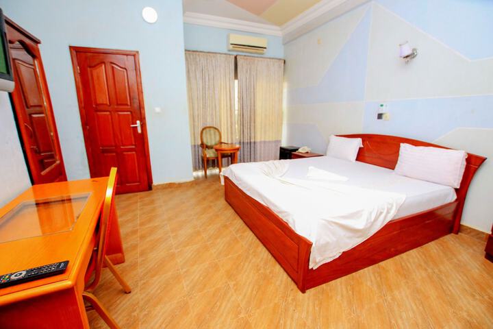 Room 2 of 28