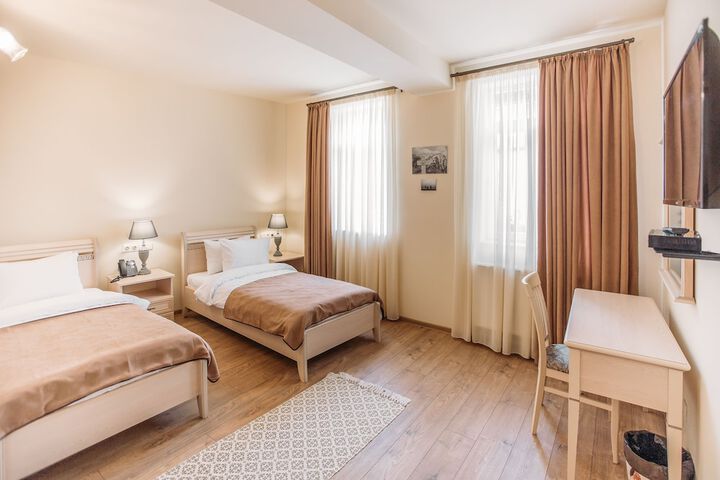 Room 5 of 27