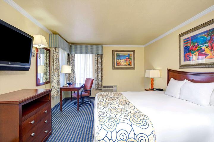1 King Bed (9 of 21)