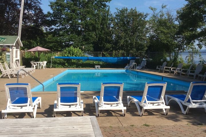 Pool 11 of 25