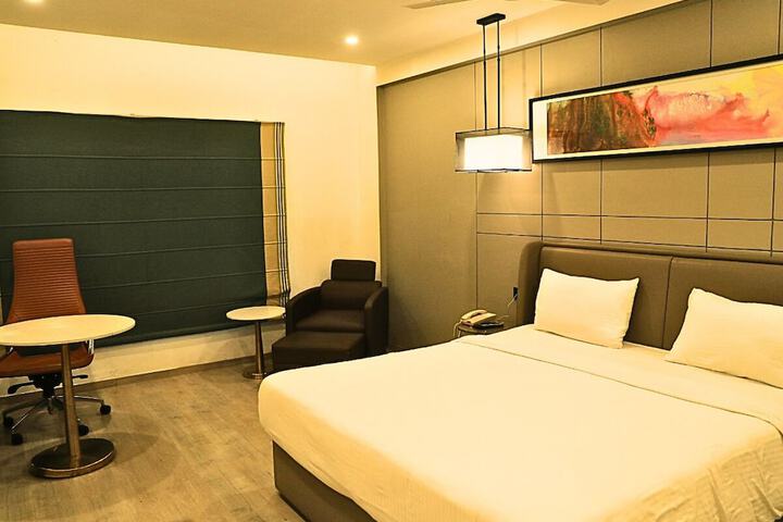 Room 5 of 28
