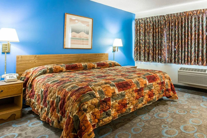 Room 3 of 16