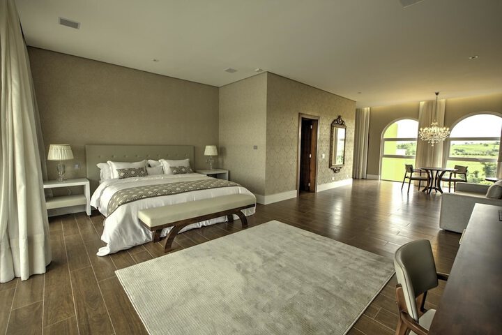 Room 5 of 103