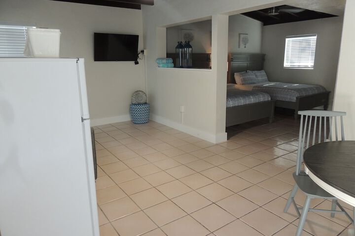 Room 3 of 82