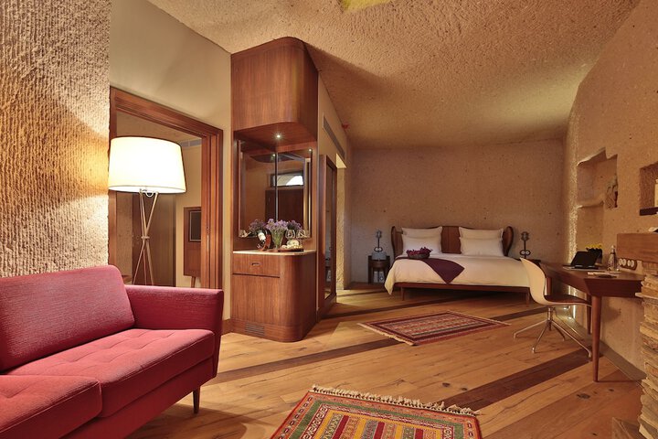 Room 12 of 127