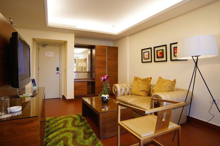 Room 27 of 61