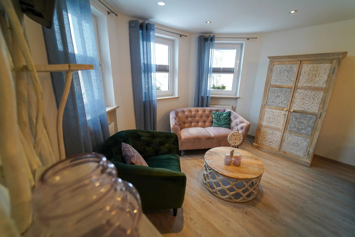 Room 2 of 11