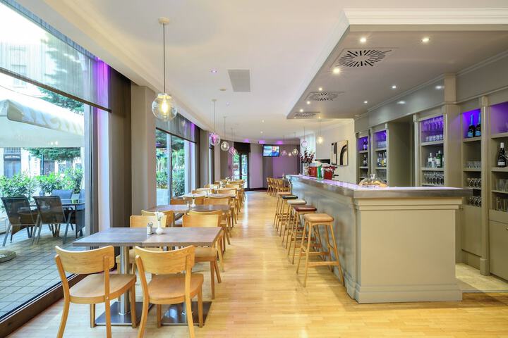 Entrance & Lobby