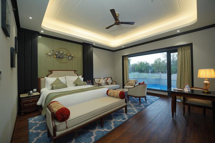 Room 32 of 67