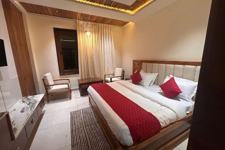 Room 2 of 6