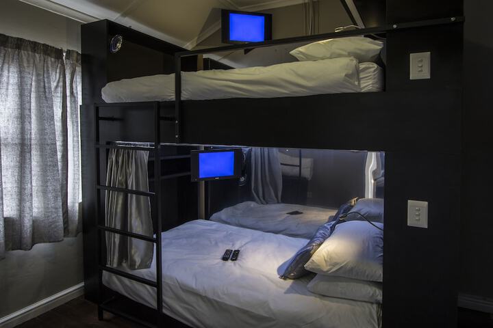 Room 17 of 40