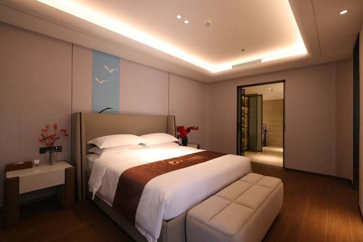Room 35 of 62