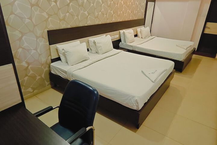 Room 6 of 9