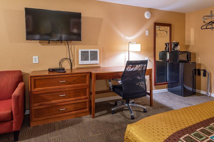 Room 8 of 16