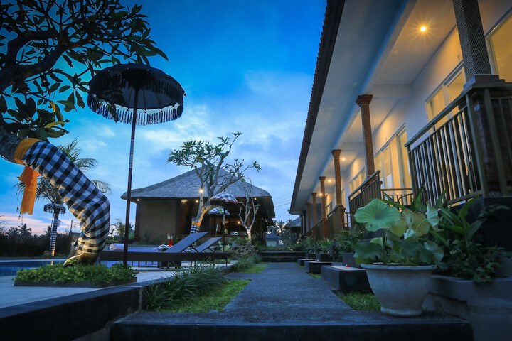 Hotel with Pool