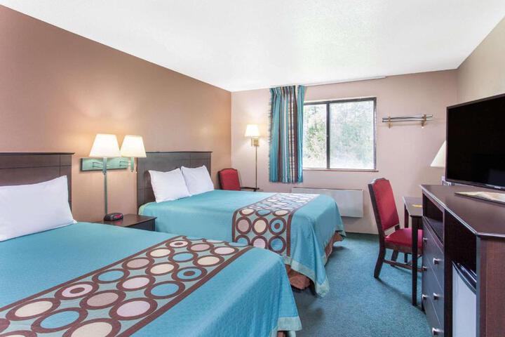 1 Queen Bed Mobility Accessible (3 of 9)