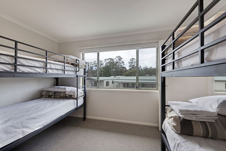 Room 7 of 102