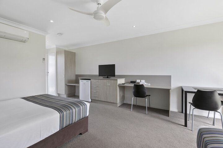 Room 4 of 43