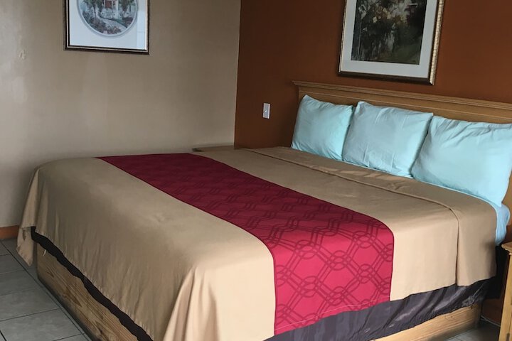 Room 9 of 20
