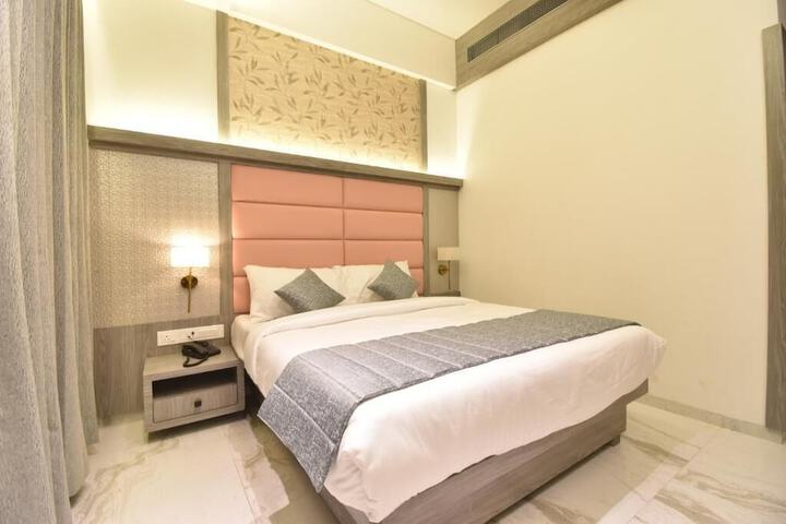 Room 6 of 25